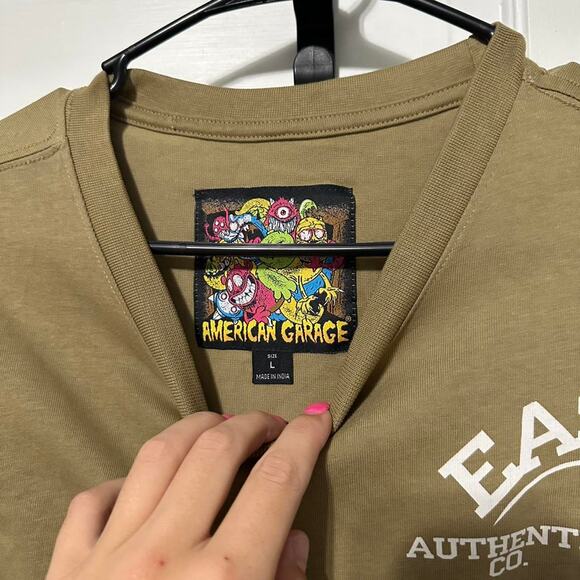 Brown and white american garage - Picture 3 of 3